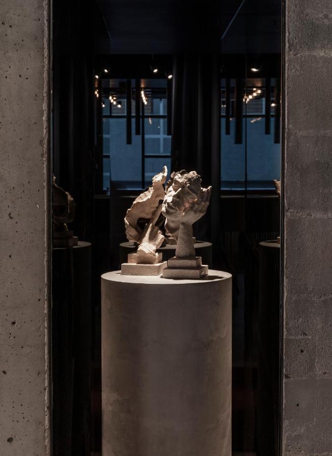 Lancemore Crossley St. Мельбурн Экстерьер фото Sculpture by the artist